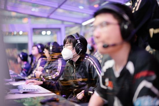英雄联盟全球先锋赛精彩揭幕 BLG逆转BFX创造佳绩